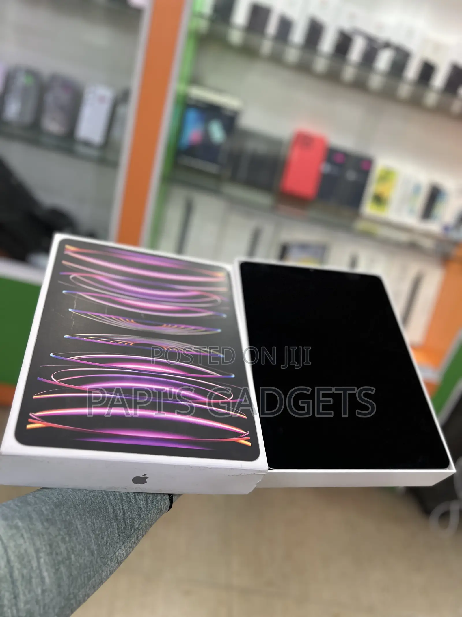 Apple iPad Pro 12.9 (2022) 256 GB Gray