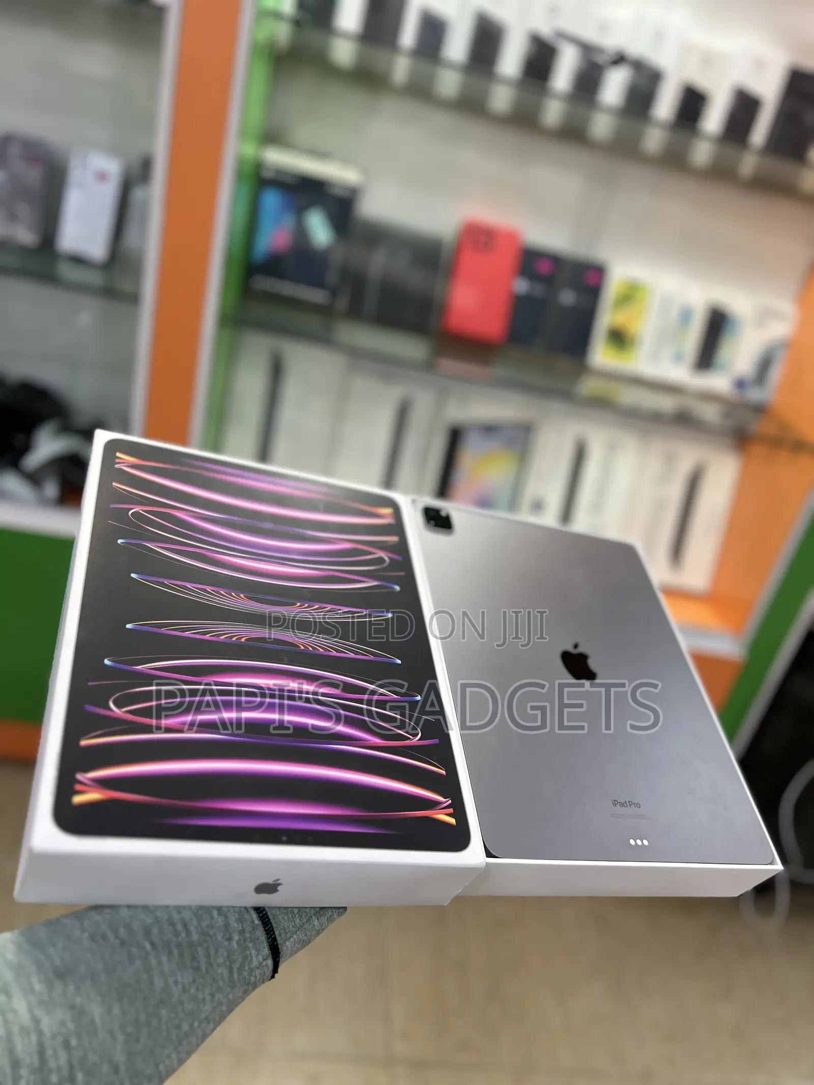 Apple iPad Pro 12.9 (2022) 256 GB Gray