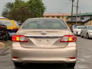 Toyota Corolla 2012 Gold