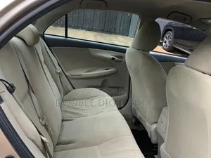 Toyota Corolla 2012 Gold