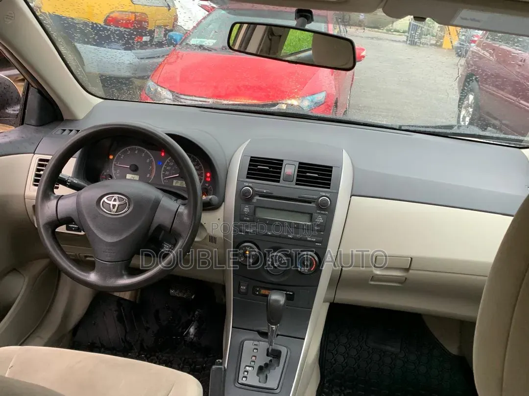 Toyota Corolla 2012 Gold
