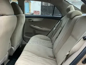 Toyota Corolla 2012 Gold
