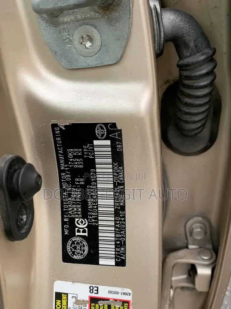 Toyota Corolla 2012 Gold