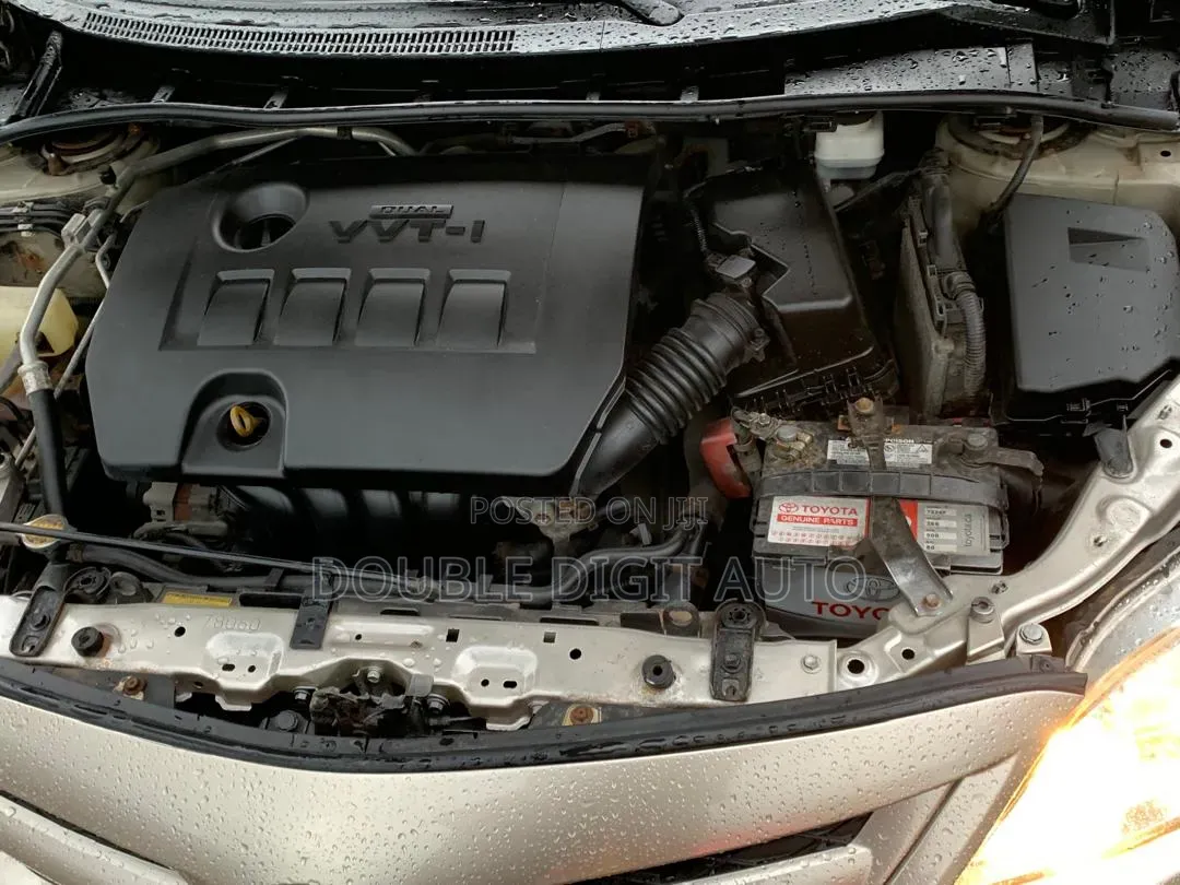 Toyota Corolla 2012 Gold