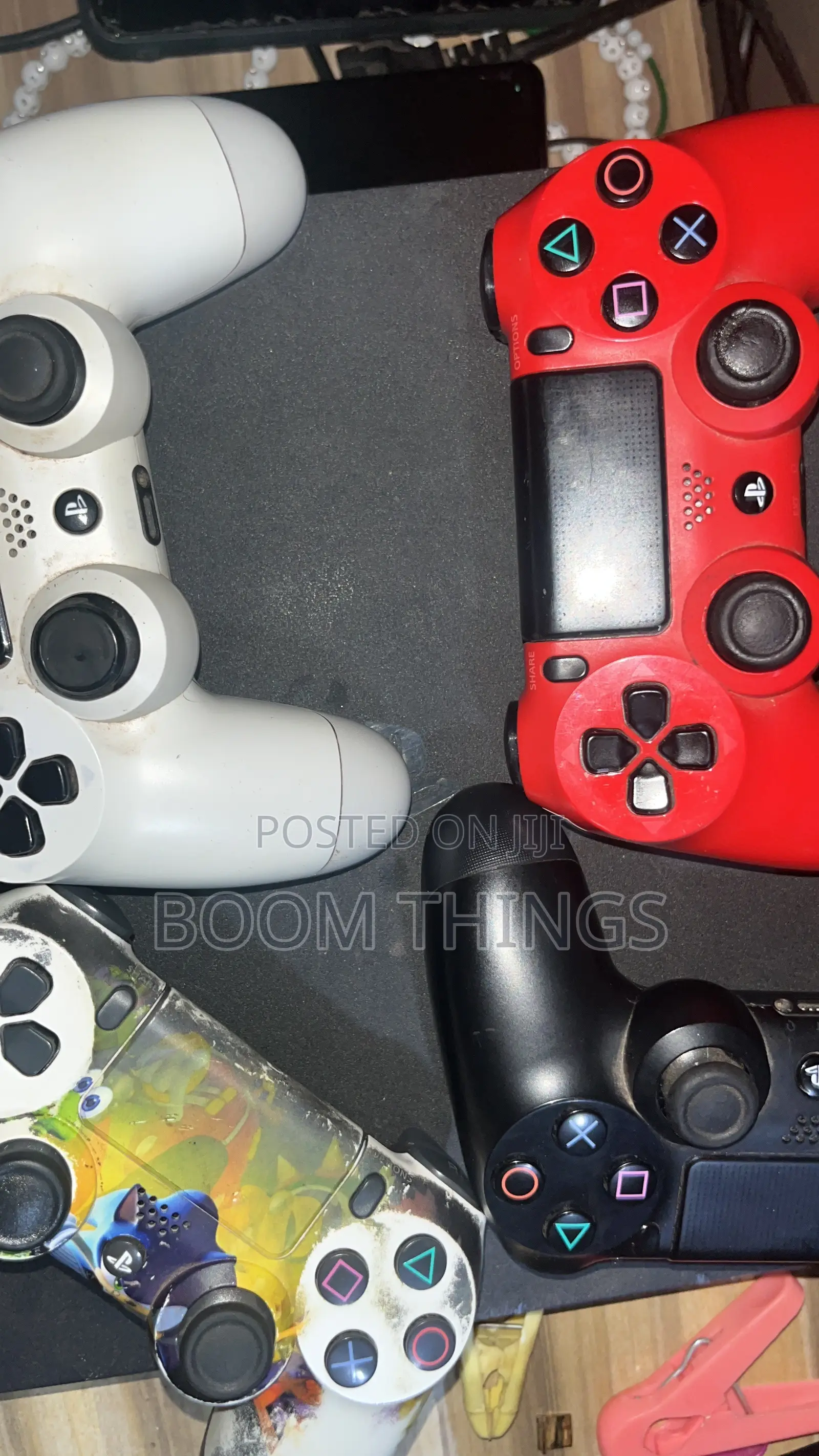 Playstation 4 Slim With 4 Controllers
