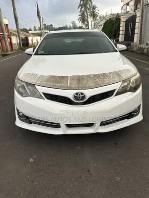 Toyota Camry SE 4dr Sedan (3.5L 6cyl 6A) 2014 Off white