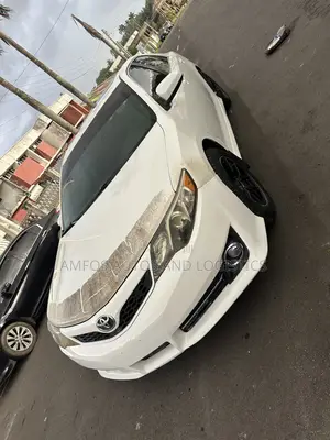 Toyota Camry SE 4dr Sedan (3.5L 6cyl 6A) 2014 Off white