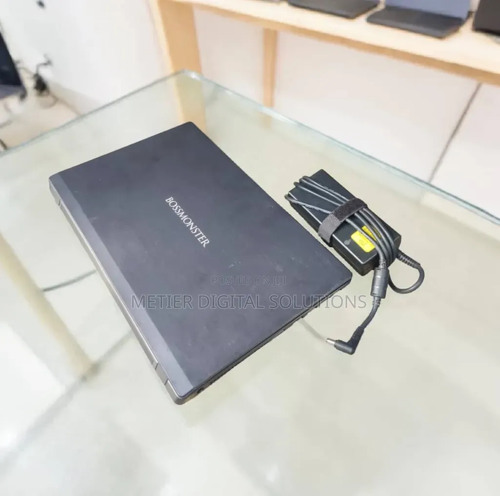 Laptop Clevo P17SM 8GB Intel Core i7 HDD+SSD 1T