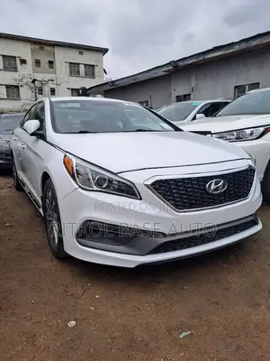Hyundai Sonata Sport Sedan FWD (2.4L 4cyl 6A) 2016 White