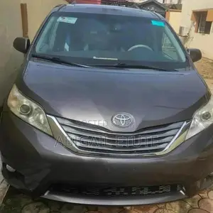 Toyota Sienna 2011 Gray