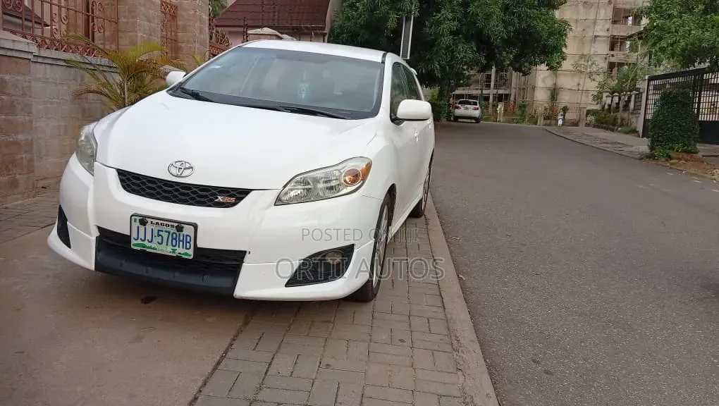 Toyota Matrix 2009 White
