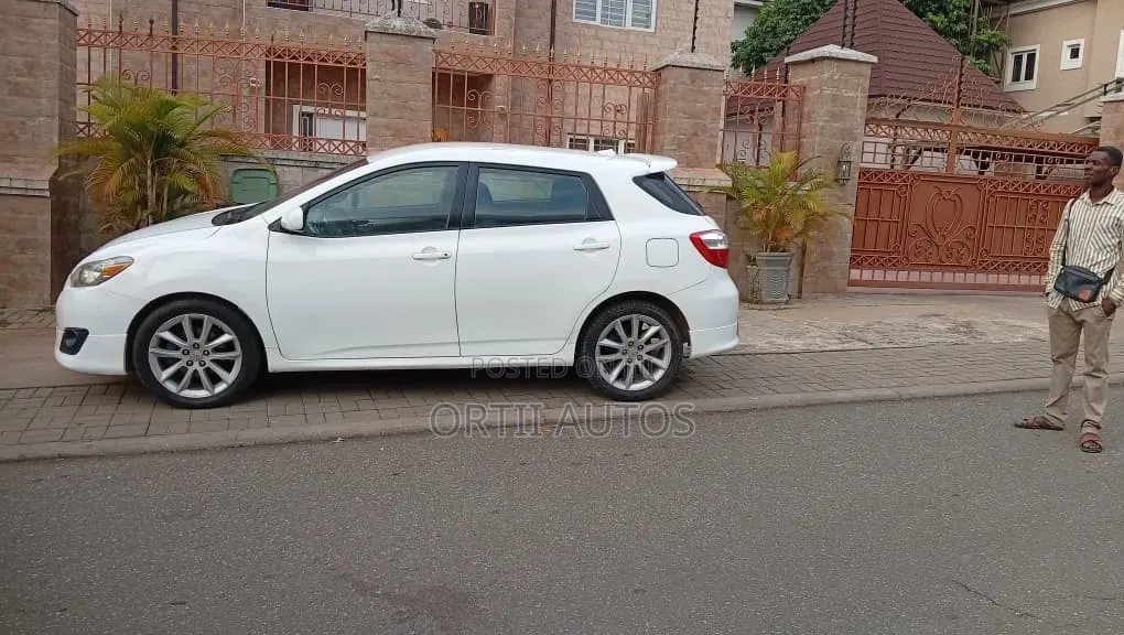 Toyota Matrix 2009 White