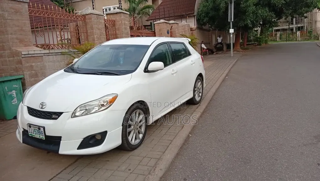 Toyota Matrix 2009 White
