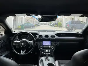 Ford Mustang BULLITT Fastback 2020 Black