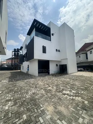 4bdrm Penthouse in Ikota for sale
