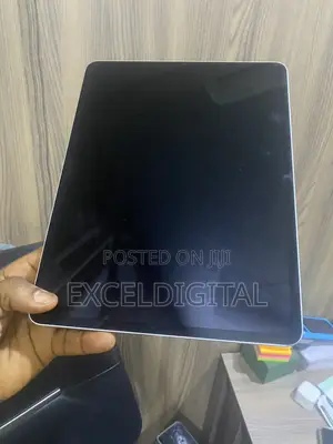 Apple iPad Pro 12.9 (2022) 256 GB Gray