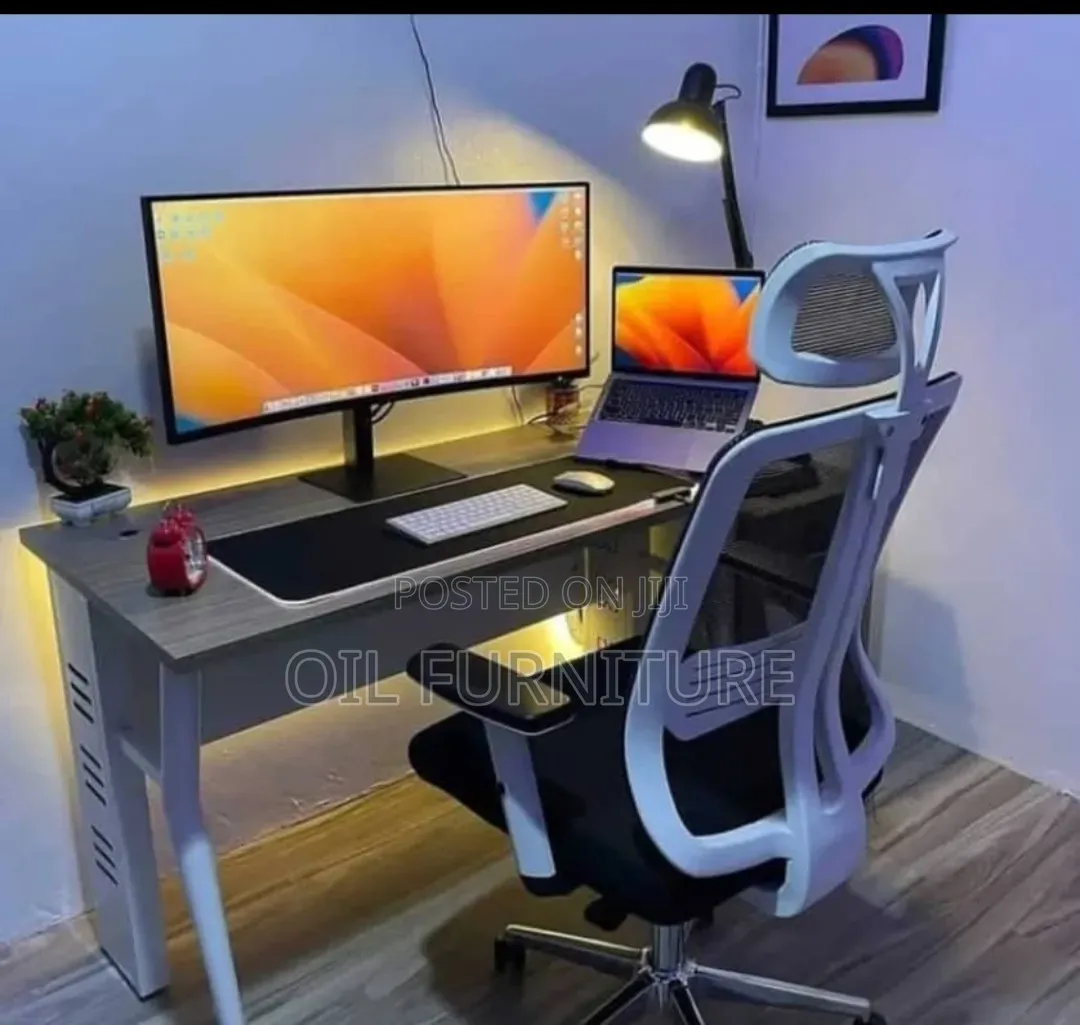 Modern Office Workstation Desk With Lockable Drawers