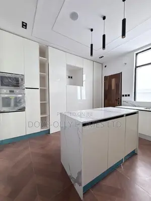 5bdrm Duplex in Chevron for rent