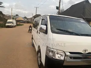 Toyota HiAce 2010 White