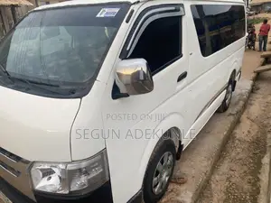 Toyota HiAce 2010 White