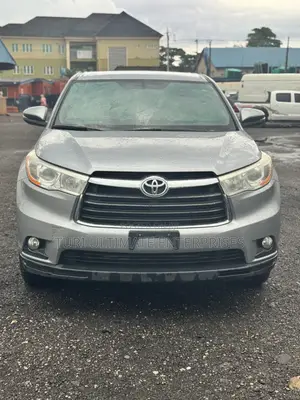 Toyota Highlander LE Plus 4dr SUV AWD (3.5L 6cyl 6A) 2015 Silver