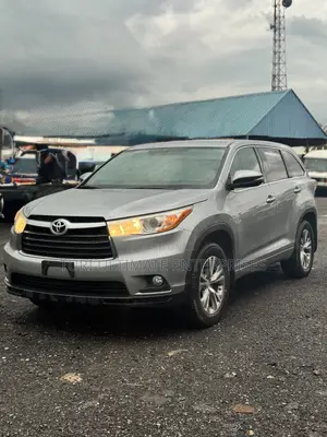 Toyota Highlander LE Plus 4dr SUV AWD (3.5L 6cyl 6A) 2015 Silver