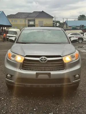 Toyota Highlander LE Plus 4dr SUV AWD (3.5L 6cyl 6A) 2015 Silver