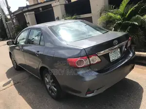 Toyota Corolla LE 4dr Sedan (1.8L 4cyl 4A) 2013 Gray