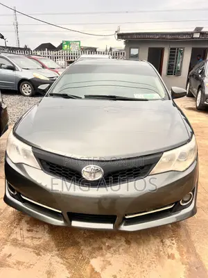Toyota Camry XLE V6 4dr Sedan (3.5L 6cyl 6A) 2013