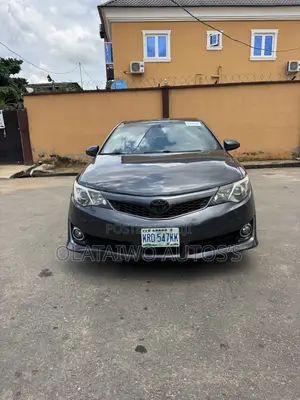 Toyota Camry SE V6 4dr Sedan (3.5L 6cyl 6A) 2012 Gray