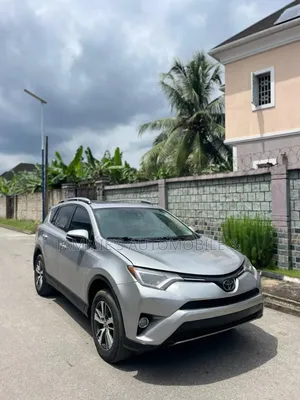 Toyota RAV4 XLE 4dr SUV AWD (2.5L 4cyl 6A) 2018 Silver