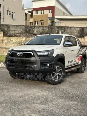 Toyota Hilux SR5 4x4 2018 White