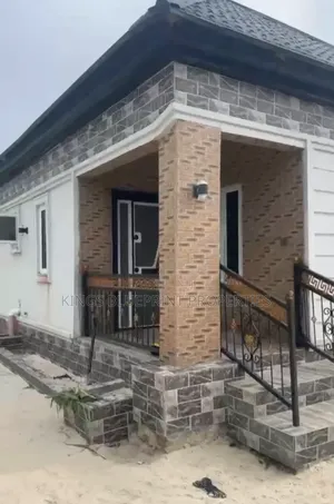 3bdrm Bungalow in Ujevwu, Warri for sale