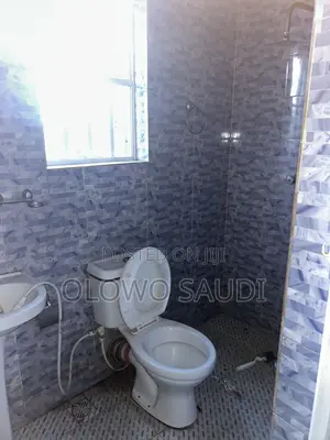 3bdrm Block of Flats in United Estate, Sangotedo for rent