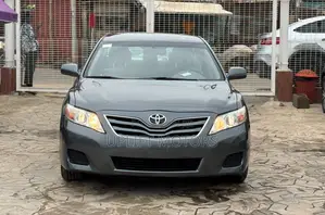 Toyota Camry LE 4dr Sedan (2.5L 4cyl 6A) 2011 Gray