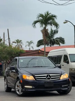 Mercedes-Benz C300 2011 Blue