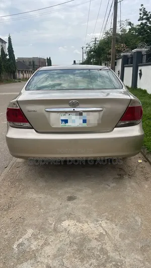 Toyota Camry 2005 Gold