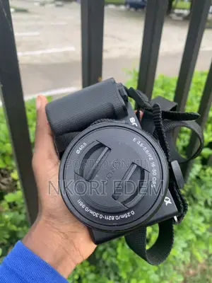 Sony Zve10 (Like Brand New/Opened Box-Used Once for Test Shots