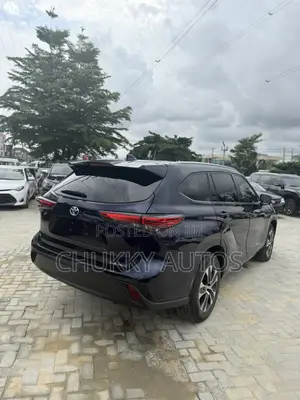 Toyota Highlander XLE 2021 Blue