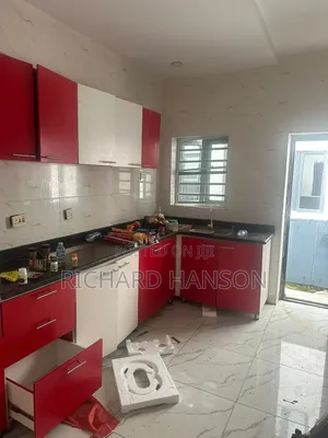3bdrm Apartment in Secured, Olokonla for rent
