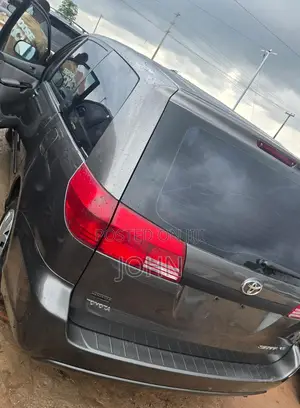 Toyota Sienna CE 2005 Gray
