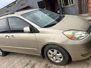 Toyota Sienna 2005 Gold