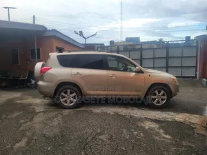 Toyota RAV4 2006 Gold
