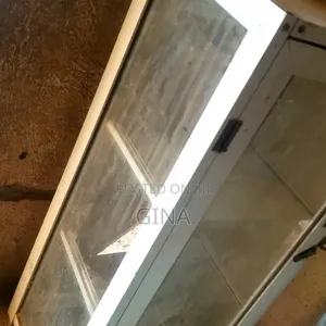 Show Glass for Selling Snacks