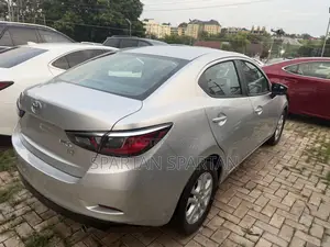 Toyota Yaris 2018 Silver
