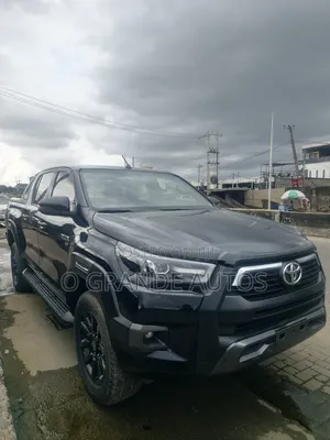 New Toyota Hilux 2021 Black