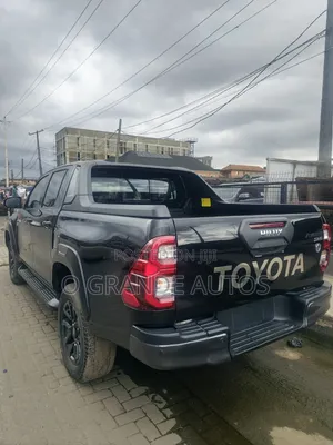 New Toyota Hilux 2021 Black