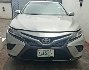 Toyota Camry 2018 Silver