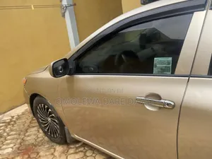 Toyota Corolla LE 4dr Sedan (1.8L 4cyl 4A) 2010 Gold