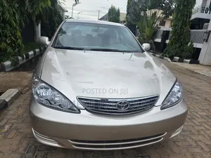 Toyota Camry 2005 Gold